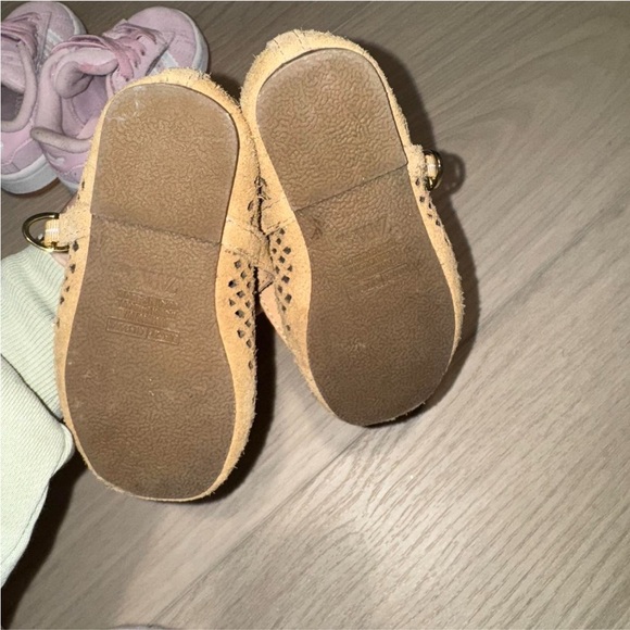 Zara Kids Beige Mary Jane Dress Shoes - Picture 2 of 3
